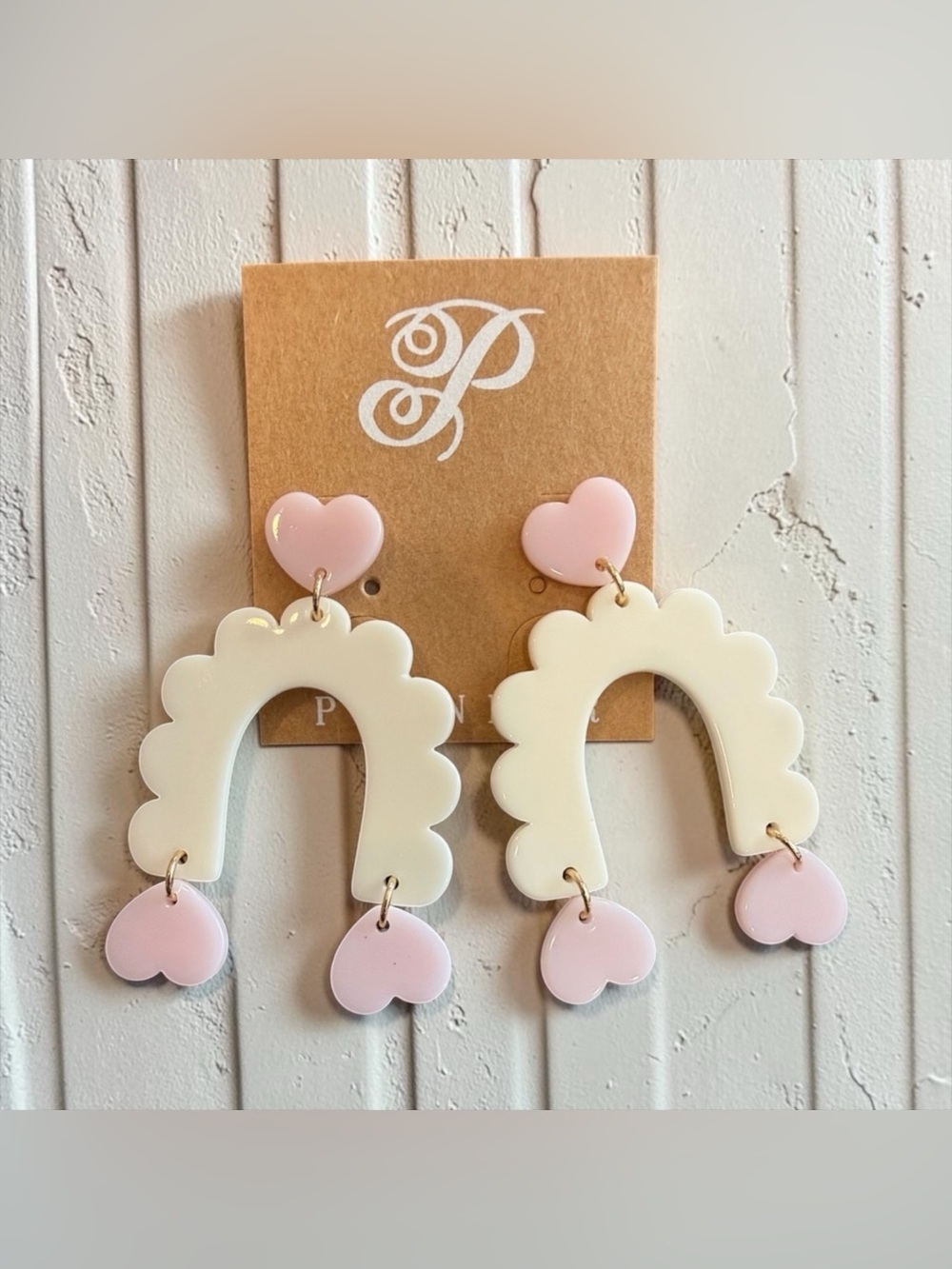 Plunder Cream Scallop Arch Earrings with Pink Hearts